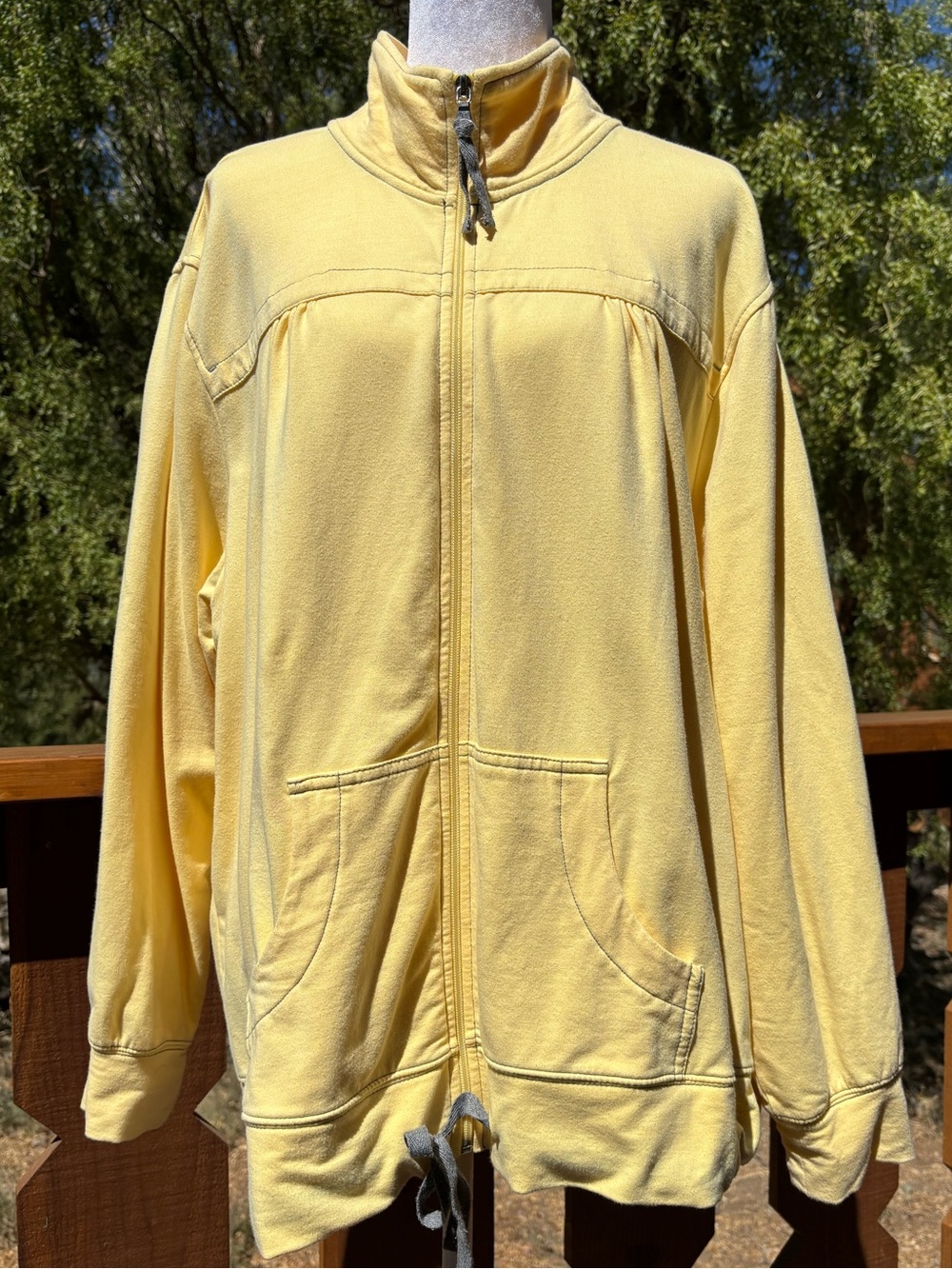 SB active Light Yellow Full-Zip Women's Jacket